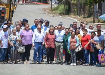Le cumple Lalo Gattás a vecinos de la Cuauhtémoc