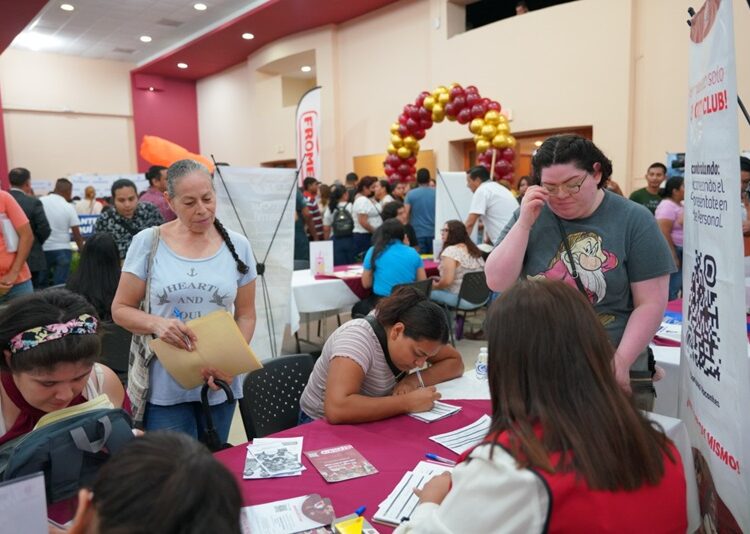 Lleva a cabo Gobierno de NLD Feria de Empleo con más de mil 700 vacantes