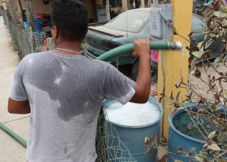 Mantiene COMAPA Altamira distribución de agua en pipas en comunidades rurales