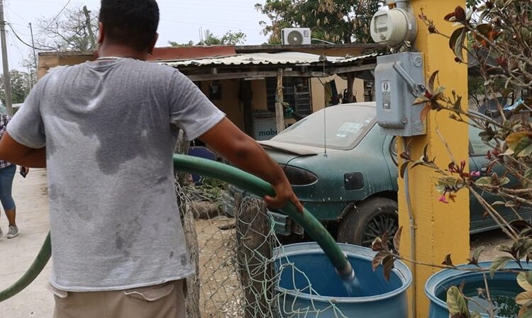 Mantiene COMAPA Altamira distribución de agua en pipas en comunidades rurales