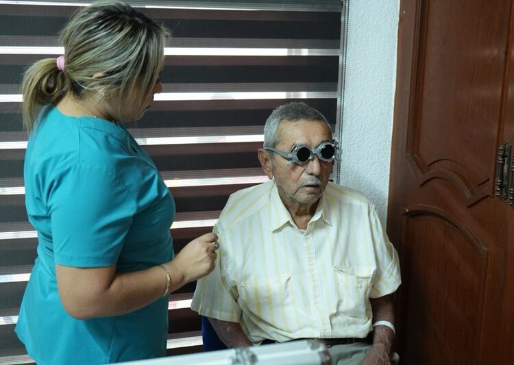 Ofrece la UAT atención de la salud visual para adultos mayores