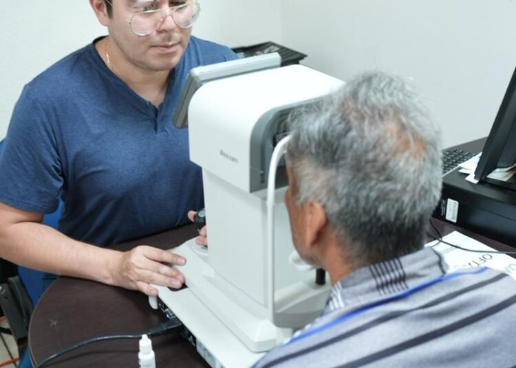 Ofrece la UAT atención de la salud visual para adultos mayores