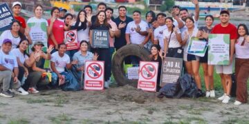 Participan jóvenes voluntarios del DIF Altamira en jornada de limpieza de la Laguna Champayán