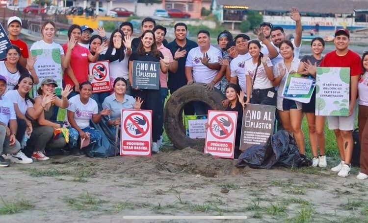 Participan jóvenes voluntarios del DIF Altamira en jornada de limpieza de la Laguna Champayán