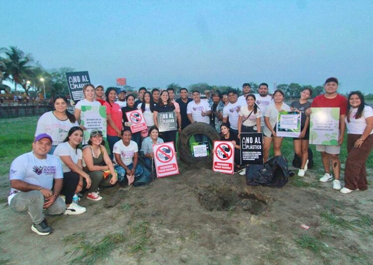 Participan jóvenes voluntarios del DIF Altamira en jornada de limpieza de la Laguna Champayán