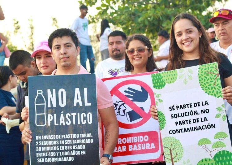 Participan jóvenes voluntarios del DIF Altamira en jornada de limpieza de la Laguna Champayán