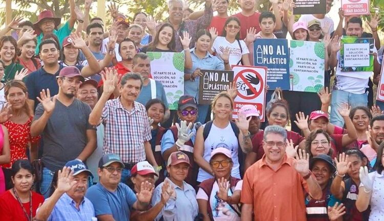 Participan jóvenes voluntarios del DIF Altamira en jornada de limpieza de la Laguna Champayán