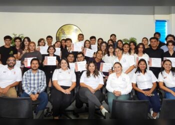 Prepa 3 de la UAT entrega la primera generación bilingüe