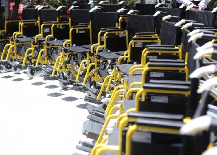 Recibe DIF Altamira generosa donación de sillas de ruedas