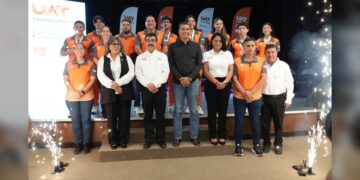 Reconoce la UAT a estudiantes destacados