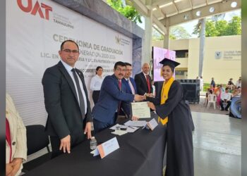 Rector de la UAT, Dámaso Anaya, preside graduación en la UAM Mante
