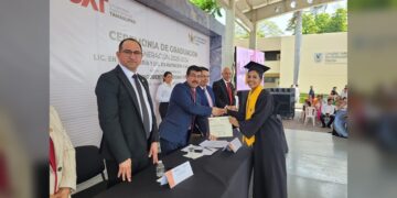 Rector de la UAT, Dámaso Anaya, preside graduación en la UAM Mante