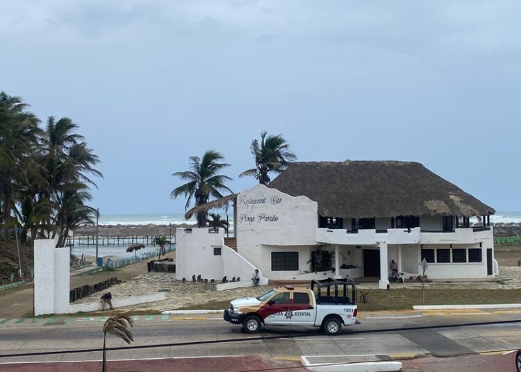 Llama Turismo a no exponerse y respetar cierre de playas por tormenta Alberto