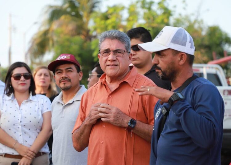 Suman esfuerzos colaboradores del Ayuntamiento para limpiar la Laguna del Champayán