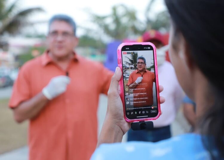 Suman esfuerzos colaboradores del Ayuntamiento para limpiar la Laguna del Champayán