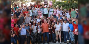 Suman esfuerzos colaboradores del Ayuntamiento para limpiar la Laguna del Champayán