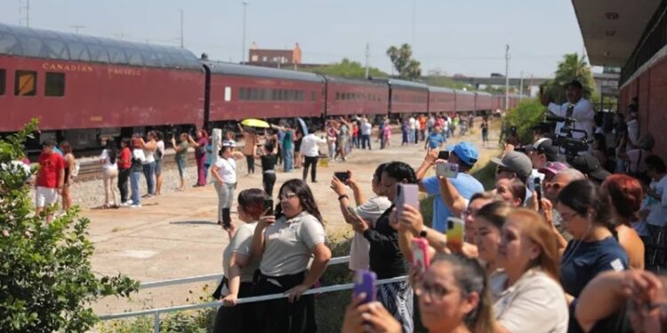 ‘La Emperatriz’ dijo adiós a México; cruzó a EUA por NLD