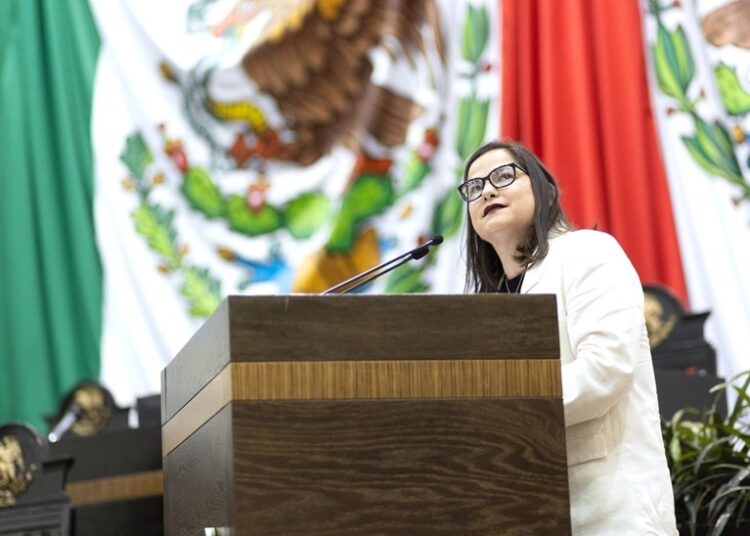 Viven estudiantes experiencia democrática, son diputados por un día