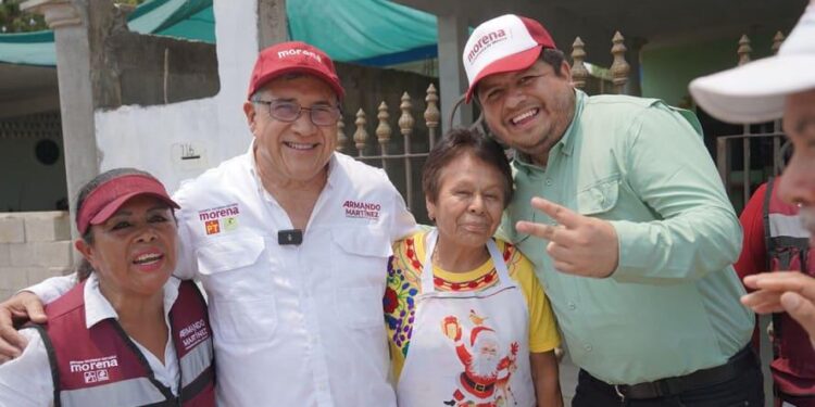 ¡Es Armando!: Julio Flores