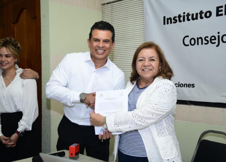 Ganó Lalo la reelección en Victoria.