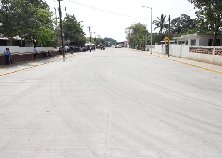 Entrega AMM nueva vialidad pavimentada en la Pedrera
