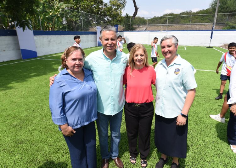 Entrega Chucho Nader moderna cancha de pasto sintético en Tampico
