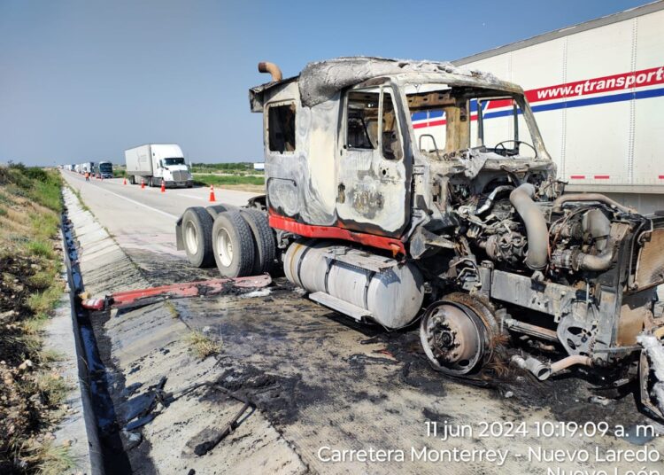 Se incendia autotanque en La Gloria-San Fernando