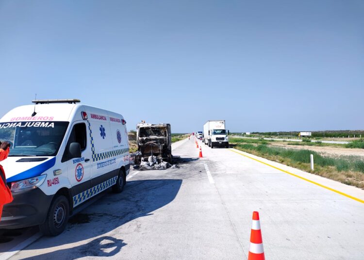 Se incendia autotanque en La Gloria-San Fernando