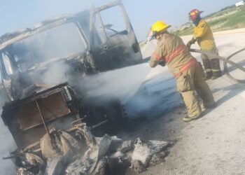 Se incendia autotanque en La Gloria-San Fernando