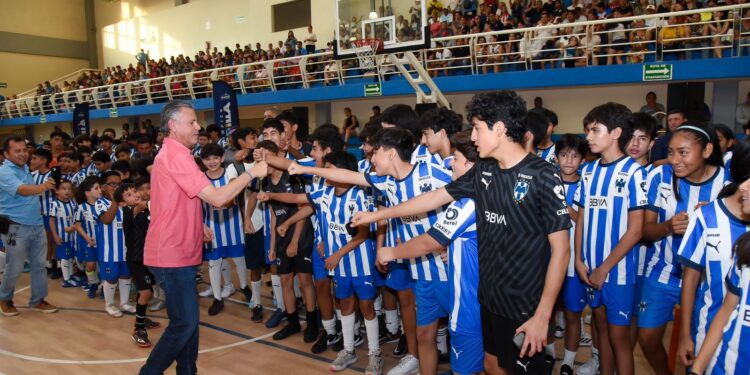 Les cumple Chucho Nader a los deportistas de Tampico