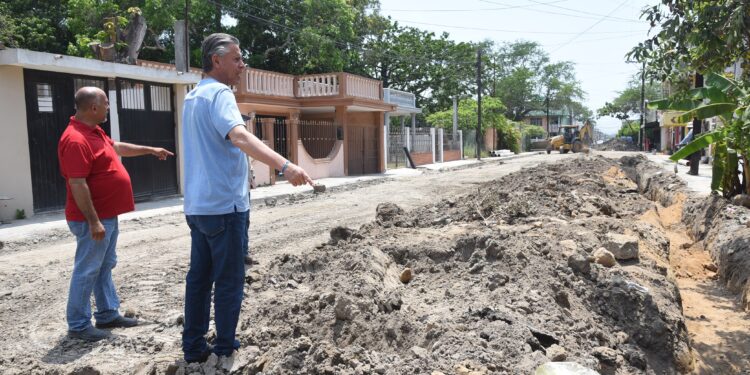 Intensifica Chucho Nader obras de pavimentación en Tampico