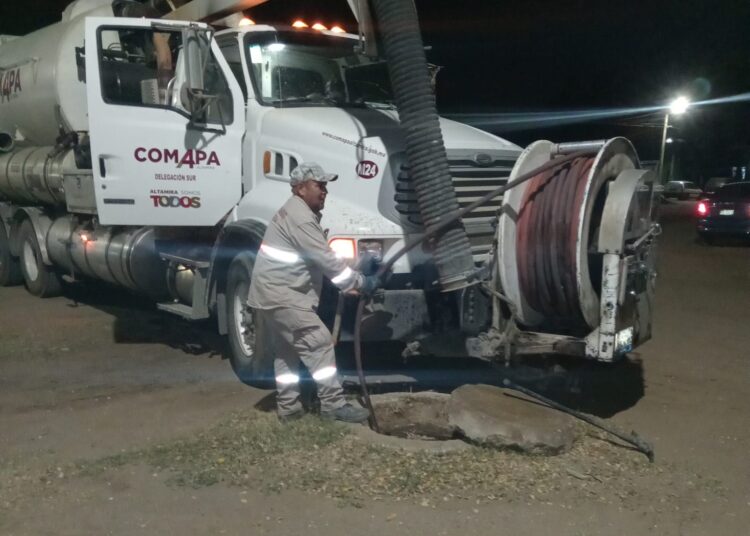 COMAPA Altamira realiza mantenimiento de pozos de visita