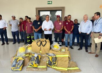 Equipan empresarios a Bomberos de Altamira