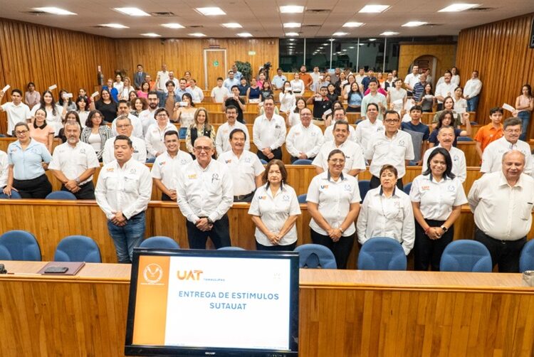 Reconoce la UAT el desempeño académico de estudiantes hijos del personal docente