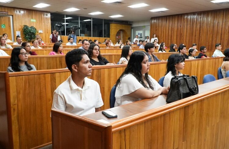 Reconoce la UAT el desempeño académico de estudiantes hijos del personal docente