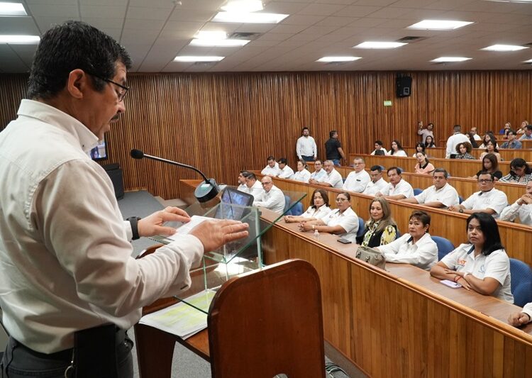 Reconoce la UAT el desempeño académico de estudiantes hijos del personal docente