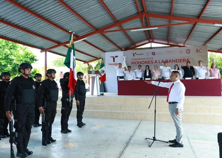 Apadrinan Américo y María a estudiantes de Xicoténcatl; presupuesto sin límites para becas