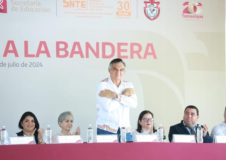 Apadrinan Américo y María a estudiantes de Xicoténcatl; presupuesto sin límites para becas