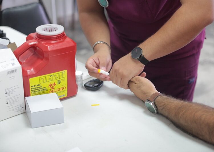 Acerca Gobierno de NLD servicios médicos gratuitos a trabajadores