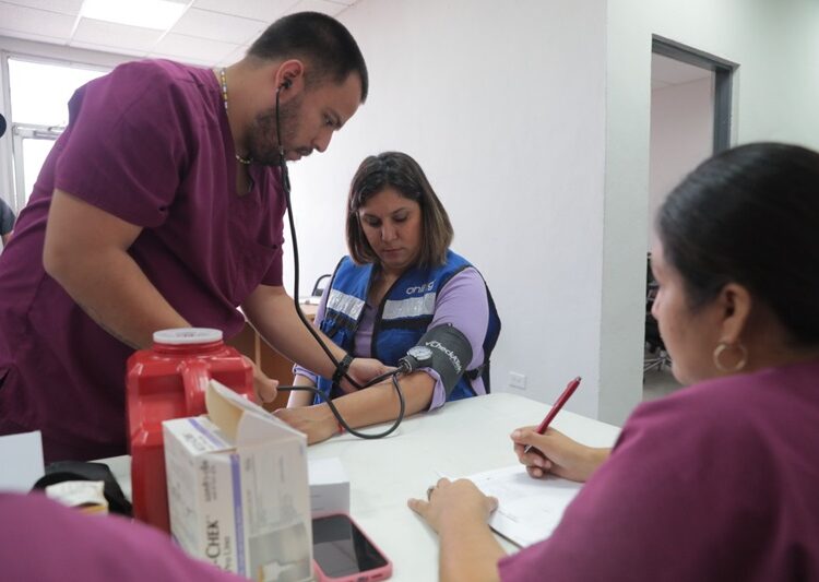 Acerca Gobierno de NLD servicios médicos gratuitos a trabajadores