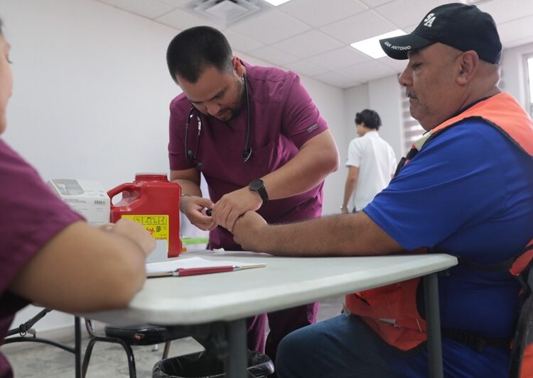 Acerca Gobierno de NLD servicios médicos gratuitos a trabajadores