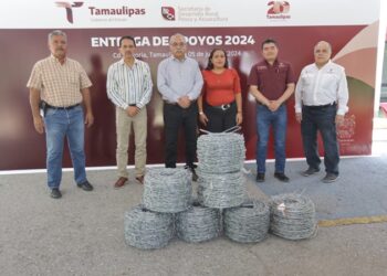 Apoya Desarrollo Rural a productores con material para cercos perimetrales