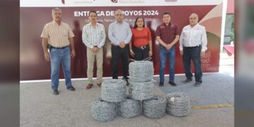 Apoya Desarrollo Rural a productores con material para cercos perimetrales