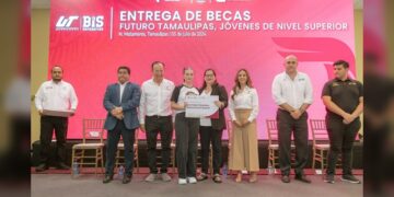 Atestigua secretaria de Educación entrega de 624 becas a estudiantes de la UTM