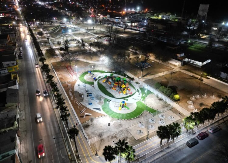 Avanza transformación de alumbrado en espacios públicos