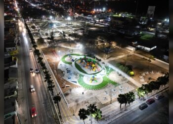 Avanza transformación de alumbrado en espacios públicos