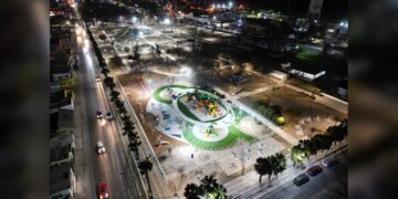 Avanza transformación de alumbrado en espacios públicos