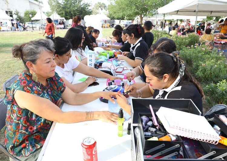 Bazares UNE impulsan el desarrollo económico de la ciudad