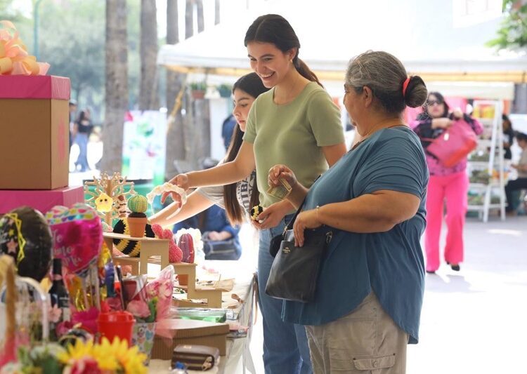 Bazares UNE impulsan el desarrollo económico de la ciudad