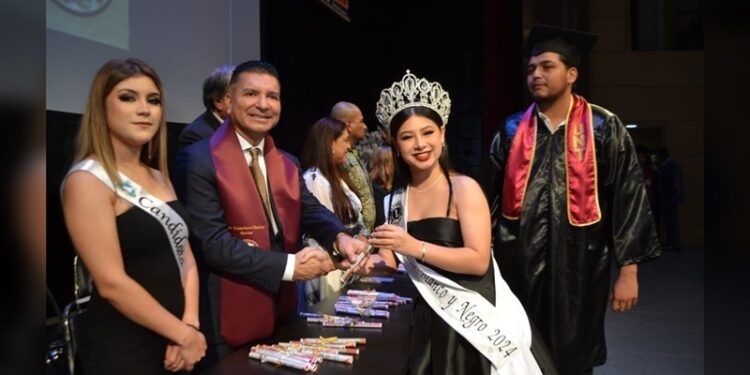 Celebra la UNT 35 años con magna ceremonia de Graduación en el campus Nuevo Laredo